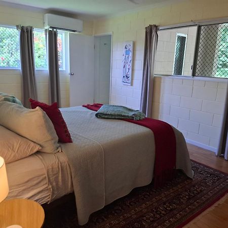 J & Ella'S Holiday House - 2 Bedroom, 2 Bathroom Home Cooktown Buitenkant foto