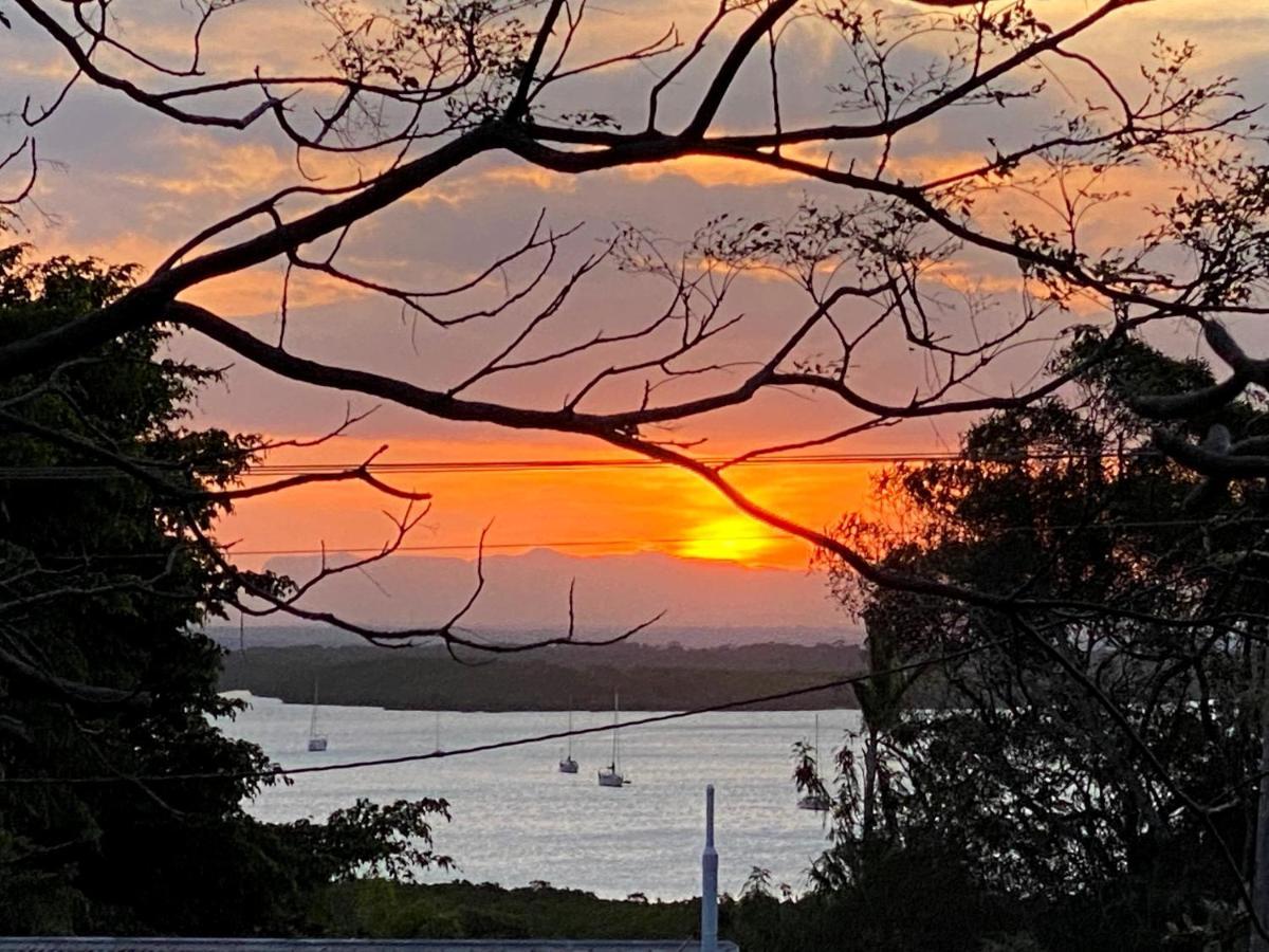 J & Ella'S Holiday House - 2 Bedroom, 2 Bathroom Home Cooktown Buitenkant foto